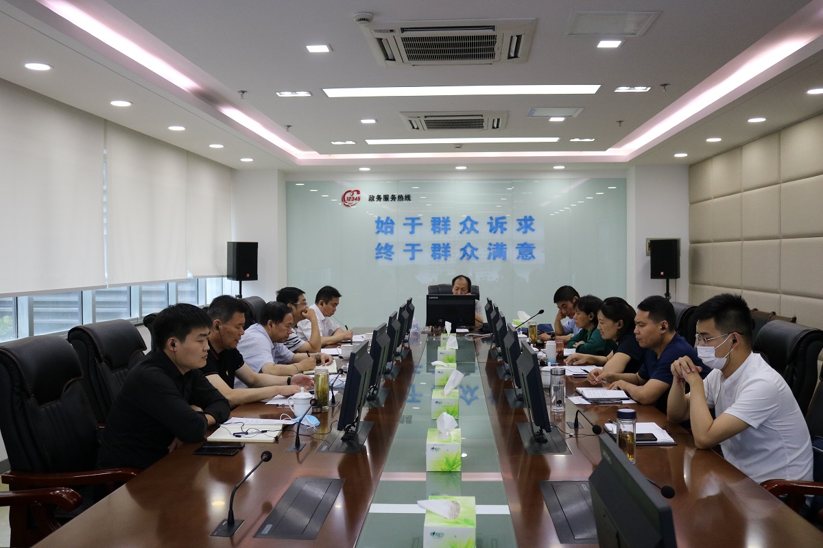 6月16日济宁银保监分局党委书记,局长柳林接听政务服务热线