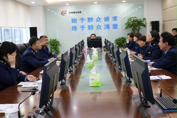 3月7日市工商局局长杨福雪接听市长公开电话