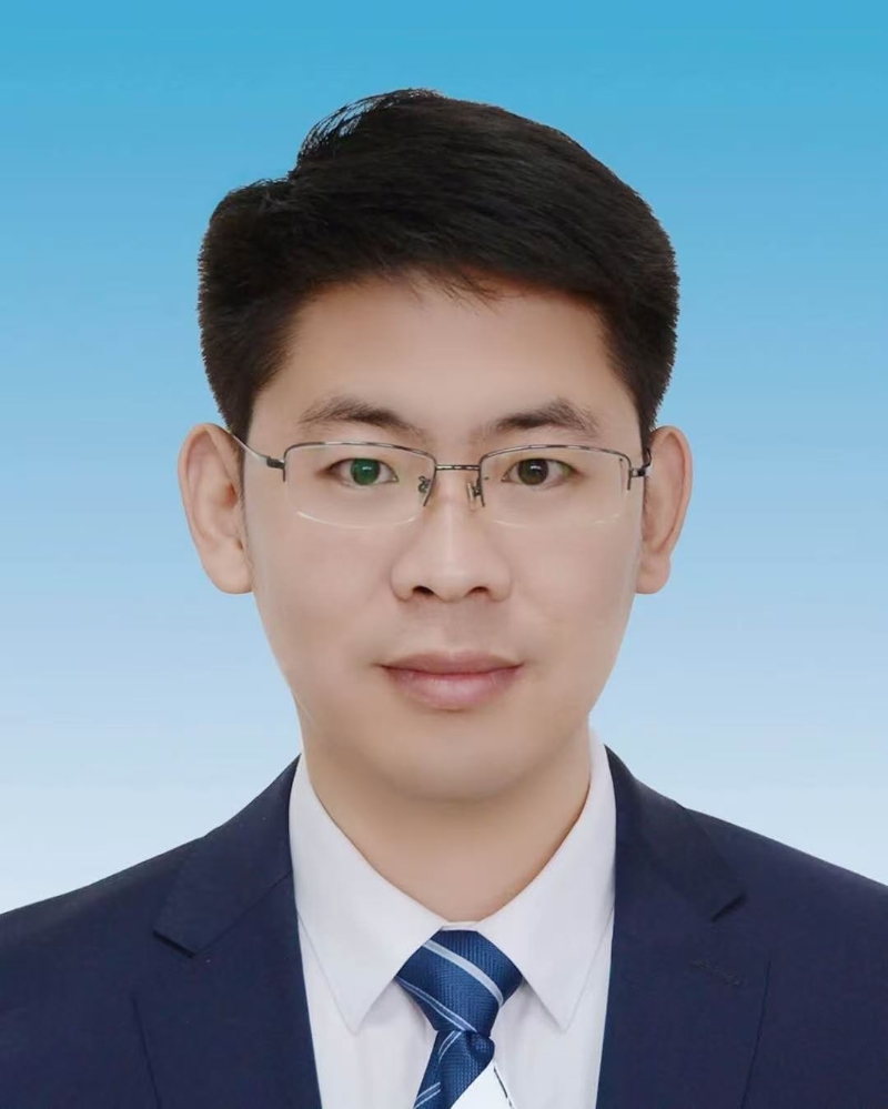 张锴.jpg 张锴.jpg