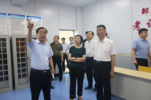 济宁市人民政府 县区动态 杜庆节检查高考准备工作(图文)