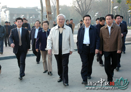 济宁市人民政府 今日济宁 原省委书记赵志浩到市中区视察运河南岸街改