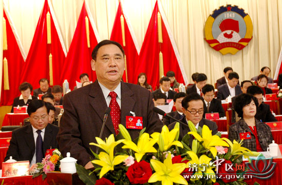 成玉作《提案工作报告》  耿建国主持张继民秦存华侯圣军张晓平等出席