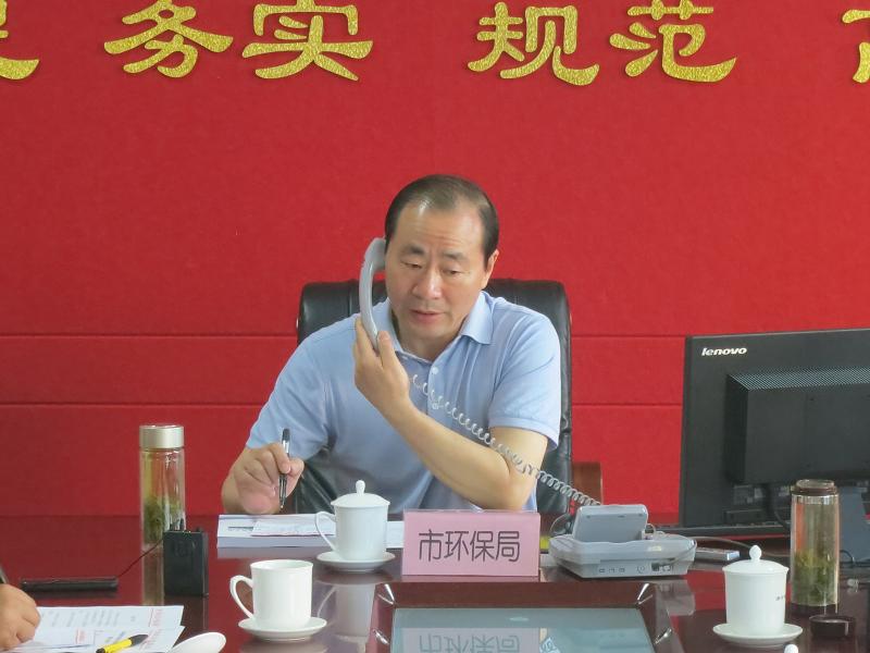 市环保局张言申局长接听市长公开电话
