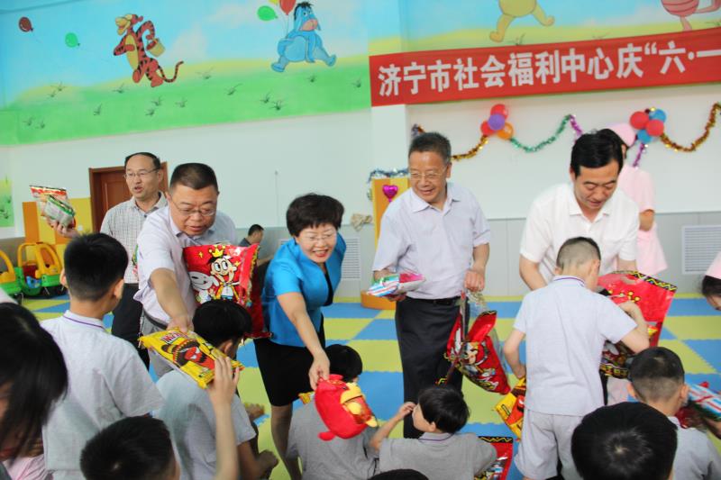 市民政局济宁市民政局举办粽叶飘香情系端午关爱老人孤残儿童系列活动