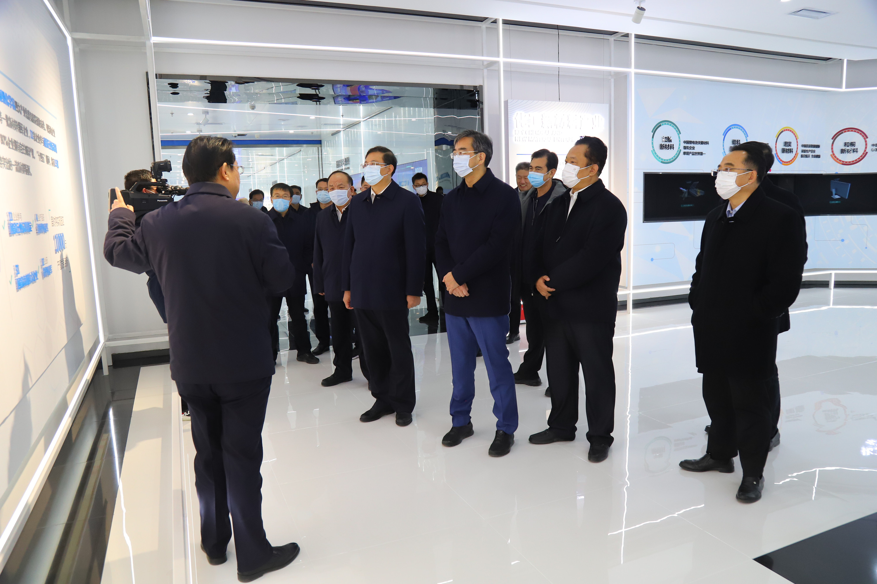 12月1日,副省长曾赞荣在市委书记,市人大常委会主任林红玉,副市长