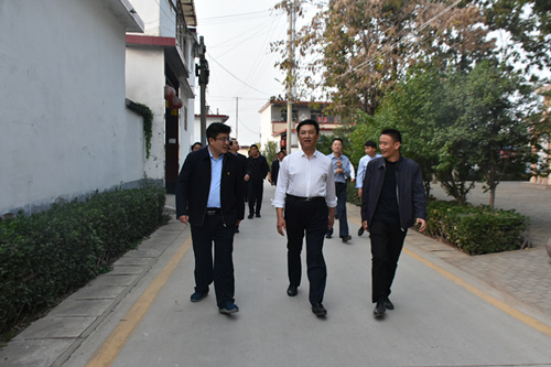 10月23日,市委副书记,市长杜庆节现场调研我市温暖过冬工作开展情况