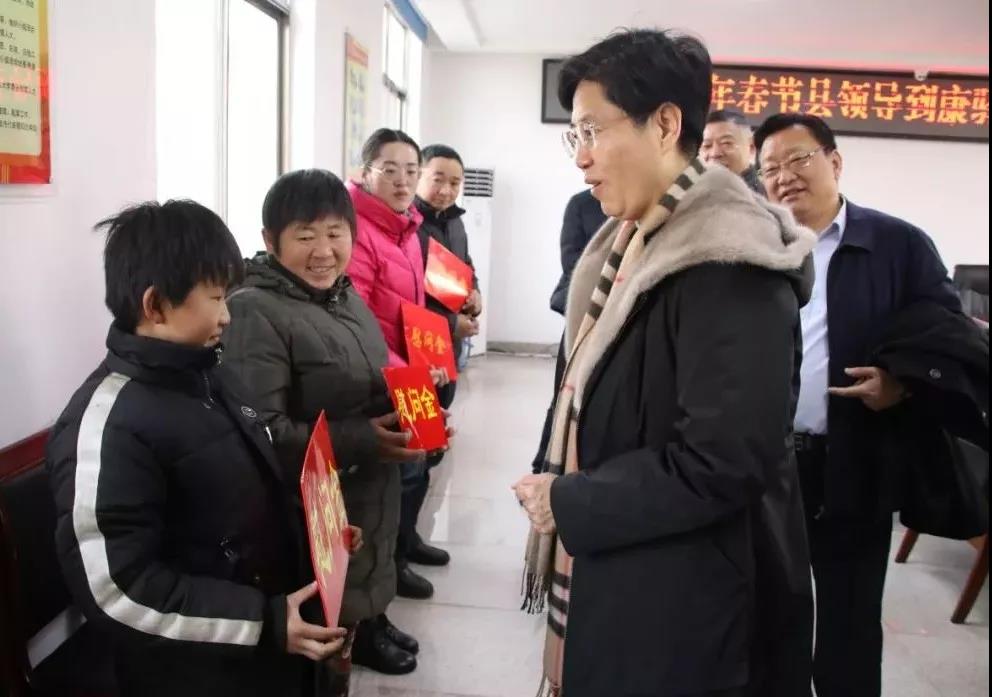 汶上县县委书记李志红一行到康驿镇走访慰问困难群众