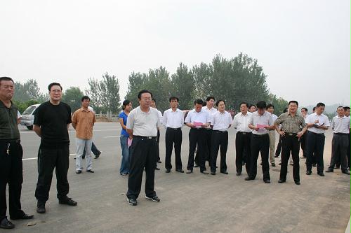 赵士斌等县级领导到环城河二期治理工程现场和萌山公园开发建设现场