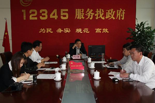 4月20日市安监局局长陈鲁起接听市长公开电话