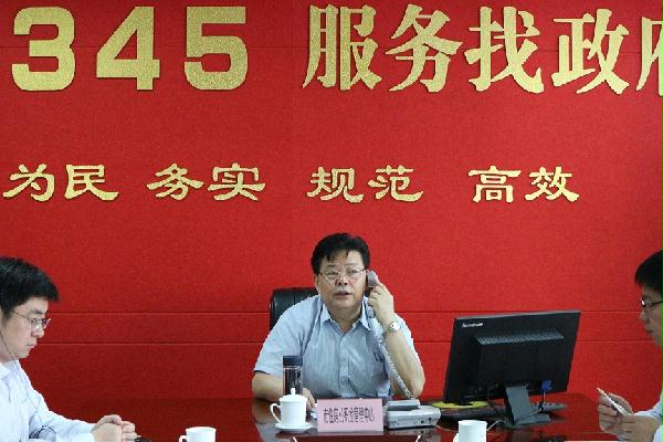 5月18日,市住房公积金管理中心主任刘东升带领信贷科