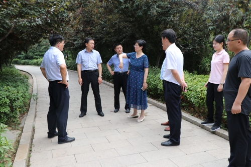 县委书记李志红,县委常委,副县长王洪正,副县长张斌举,县生态环境局