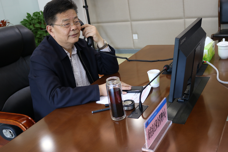 4月18日,市住房公积金管理中心主任刘东升带领信贷科