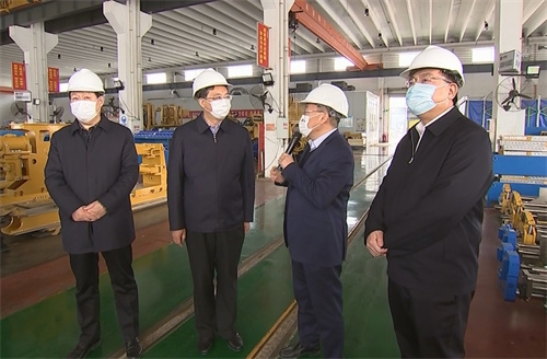 3月22日上午,济宁市委书记,市人大常委会主任林红玉来邹城市督导疫情